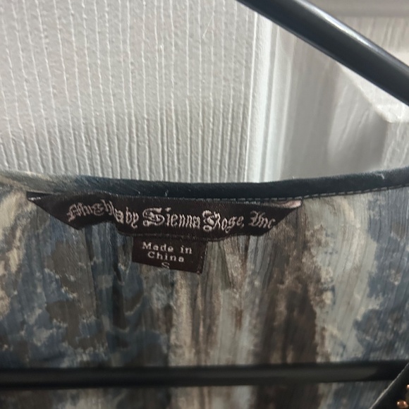 Beautiful beaded top with free cami - Picture 3 of 5